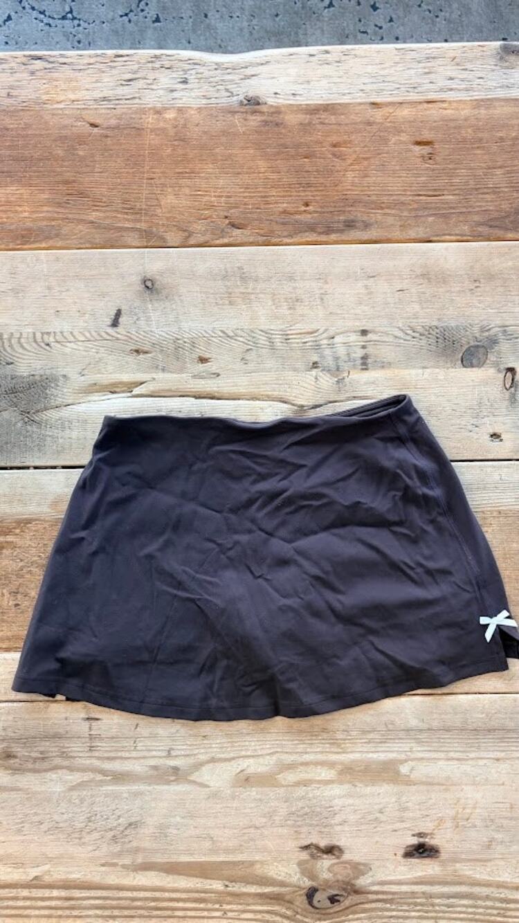 Lululemon Dark Brown SIZE MEDIUM Nulu Bow High Rise Skort Skirt NWOT!!
